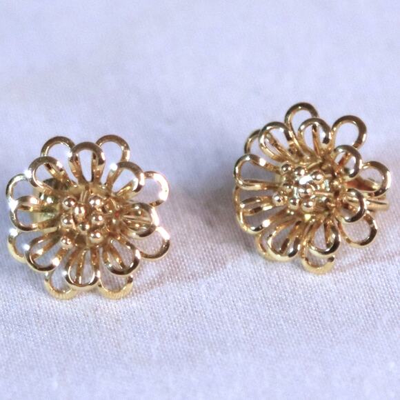 Tiny Flower Earrings Gold Tone Open Work Clip Ons - Picture 2 of 12
